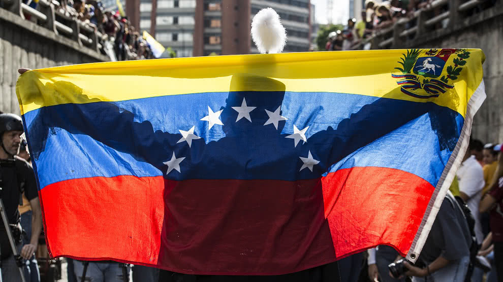 bandera venezuela protesta